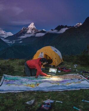 Renan Öztürk Instagram - 24hrs of art, 2hrs of sleep in the Himalaya.  Finished this one with a sherpa school kid free for all in Khumjung! 

@expedition.studios @jetbutterflies @climber.abiral #sonyalpha @thenorthface

Photo #3 by @climber.abiral and last one by @jetbutterflies