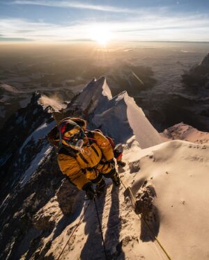 Renan Öztürk Instagram - Sending out appreciation for late great Lakpa Tenji Sherpa who passed away recently in the high himalaya. 

Lakpa literally held my hand to the summit on our @natgeo Everest expedition and was featured in @m_synnott’s The Third Pole book, the @disneyplus doc Lost on Everest and our Ghosts Above film.

His combo of strength, kindness and mountain knowledge was second to none! 

We will always climb with his spirit with us in these high places 🙏🏽🙏🏽🙏🏽