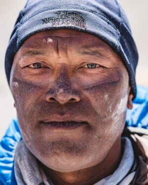 Renan Öztürk Instagram - Sending out appreciation for late great Lakpa Tenji Sherpa who passed away recently in the high himalaya. 

Lakpa literally held my hand to the summit on our @natgeo Everest expedition and was featured in @m_synnott’s The Third Pole book, the @disneyplus doc Lost on Everest and our Ghosts Above film.

His combo of strength, kindness and mountain knowledge was second to none! 

We will always climb with his spirit with us in these high places 🙏🏽🙏🏽🙏🏽