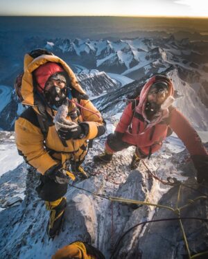 Renan Öztürk Instagram - Sending out appreciation for late great Lakpa Tenji Sherpa who passed away recently in the high himalaya. 

Lakpa literally held my hand to the summit on our @natgeo Everest expedition and was featured in @m_synnott’s The Third Pole book, the @disneyplus doc Lost on Everest and our Ghosts Above film.

His combo of strength, kindness and mountain knowledge was second to none! 

We will always climb with his spirit with us in these high places 🙏🏽🙏🏽🙏🏽