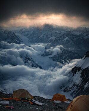 Renan Öztürk Instagram - Sending out appreciation for late great Lakpa Tenji Sherpa who passed away recently in the high himalaya. 

Lakpa literally held my hand to the summit on our @natgeo Everest expedition and was featured in @m_synnott’s The Third Pole book, the @disneyplus doc Lost on Everest and our Ghosts Above film.

His combo of strength, kindness and mountain knowledge was second to none! 

We will always climb with his spirit with us in these high places 🙏🏽🙏🏽🙏🏽