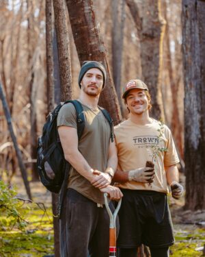 Renato Quattordio Instagram - Refo 2023 ♻️♻️♻️

Una vez más ‼️ junto a @trownheadwear tuvimos una jornada de reforestación en el Lago Steffen, donde se en diciembre del 2021 se incendiaron más de 8mil hectáreas. Plantamos más de 5.500 árboles nativos: coihues, cipreses y ñires; con el objetivo de recuperar y preservar la naturaleza de nuestra Patagonia. 

Gracias @trownheadwear @jeep_argentina @stanley_arg @parquesnacionalesar @fundacionparques_ar @tomi.south 

Gran iniciativa para tomar un rol activo en la preservación y cuidado de nuestra tierra 🌎 🤍

Enormes las fotos de @m.j.fotografia & @tadeotranche 

Más info en www.trown.com.ar ✅
