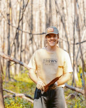 Renato Quattordio Instagram - Refo 2023 ♻️♻️♻️

Una vez más ‼️ junto a @trownheadwear tuvimos una jornada de reforestación en el Lago Steffen, donde se en diciembre del 2021 se incendiaron más de 8mil hectáreas. Plantamos más de 5.500 árboles nativos: coihues, cipreses y ñires; con el objetivo de recuperar y preservar la naturaleza de nuestra Patagonia. 

Gracias @trownheadwear @jeep_argentina @stanley_arg @parquesnacionalesar @fundacionparques_ar @tomi.south 

Gran iniciativa para tomar un rol activo en la preservación y cuidado de nuestra tierra 🌎 🤍

Enormes las fotos de @m.j.fotografia & @tadeotranche 

Más info en www.trown.com.ar ✅