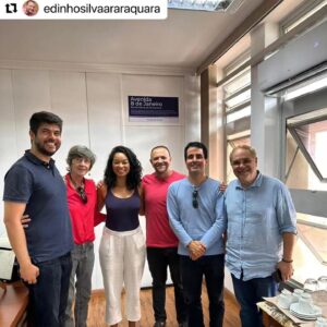 Renato Russo Instagram - #Repost @edinhosilvaararaquara with @use.repost
・・・
Me reuni hoje, quinta-feira (02), com o ex-produtor da Legião Urbana, Luiz Fernando Artigas, o filho de Renato Russo, Giuliano Manfredini, e com o neto do ex-presidente Jânio Quadros, Jânio Quadros Neto. O objetivo do encontro foi estudar a possibilidade de trazer o acervo de Renato Russo para uma exposição em Araraquara. 
Agradeço a ambos pelo interesse em trazer o acervo desse importante ícone da MPB e do nosso rock para Araraquara.

Registro também a presença da Deputada Estadual Thainara Faria e da Secretária de Cultura Teresa Telarolli.
#vivarenatorusso