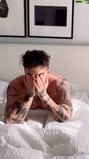 Renaud Blanchet Instagram - Routine matinale 🧘🏻‍♂️😶‍🌫️

#healthylifestyle #healthyhabits #morning #routine #morningroutine