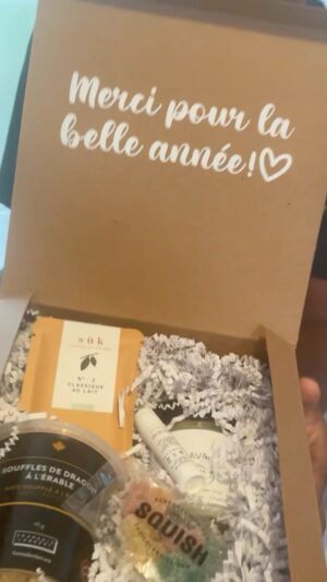 Renée Wilkin Instagram - C’est le temps de remercier les enseignant(e)s, éducatrices(eurs), intervenant(e)s qui se dévouent tout au long de l’année ! 

Une idée de cadeaux originale : les boîtes @bouclesetbonbons !  Toutes sortes de boîtes, une variété de choix de produits , de prix, du sur mesure selon vos besoins etc! 

J’ADOOOORE tous leurs produits, l’emballage minimaliste, la petite pensée à l’intérieur . Une belle entreprise québécoise créée par deux femmes entrepreneures attentionnées! 

Livraison rapide, vous avez encore le temps de commander avant la fin des classes ! 

#produitsrecus #japprouve #lesenfantsontbienhâtedelesdonners #mercilesprofs #findannée #vacancesquiarrivent #bouclesetbonbons