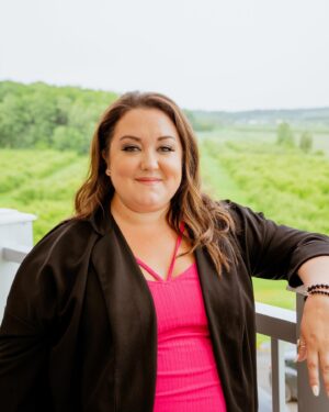 Renée Wilkin Instagram - Ce lundi, 1 août 20h à @tvareseau, je serai à @labelletournee dans la splendide région des Laurentides! 
*En rediffusion vendredi 5 août 22h à @telequebec . 📺

J’ai eu la chance de chanter en duo avec la grande et généreuse Marjo!! ✨

Soyez à l’écoute ❤️❤️❤️

Renee XX

📸 @cescodelavega
👗 @mllegeri 
Mise en beauté : @lucia_dias_maquilleuse & @alexverv1990