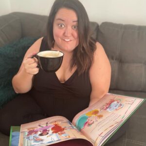 Renée Wilkin Instagram - 🎉🍾C’est AUJOURD’HUI !! 🍾🎉
« Le cœur rouge et or de Nestor » est officiellement disponible.

Je me pince encore en buvant mon café ! ☕️

J’ai si hâte que mon Nestor entre dans vos maisons et partage avec vous de doux moments avant le dodo ou à toutes heures du jour. 🥰

On se parle ce soir ?! live sur fb à 19h 🕖

Renee XX

Boomerang jeunesse Vues et Voix - Livres audio

📸 Mon grand de 9 ans !