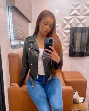 Renellè Nicole Instagram - While I hurry up and wait 🕰️📷