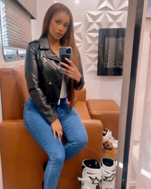 Renellè Nicole Instagram - While I hurry up and wait 🕰️📷