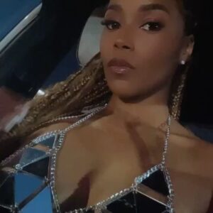 Renellè Nicole Instagram - Category: Bad Bi**h….Im the bar 🪩 #Renaissance