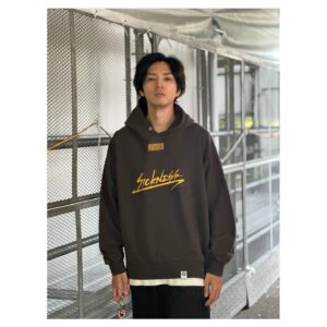 Renn Kiriyama Instagram - ・
古着感を表現したくて
フロスト加工を施したフーディ
原色ブラックが
絶妙なカラーになりました
@sickness_tokyo 
新作オーダーは10/9まで