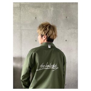 Renn Kiriyama Instagram - ・
僕がデザインしてる
@sickness_tokyo より
新作アウターと
オーバーサイズスウェット

背中で語るコーチジャケットは
自分は2サイズがジャストな雰囲気でした。スウェットの方は2でも3でもどちらを着ても気分で選んで良さそう

明日20日の朝10時がラストオーダーなので
気になっていた方は是非この機会に秋支度してください。

最近よくサーキットにいるキリーでした

取扱店舗
@thepar_kstore 

着用サイズ
Coach Jacket
Olive size2
Black size3

Sweat
Sand size2
Black size3