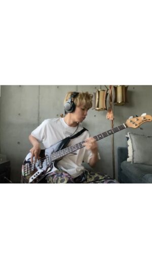 Renn Kiriyama Instagram - ・
🐍🐍🐍
#完全感覚dreamer 
#弾いてみた 
#bassman