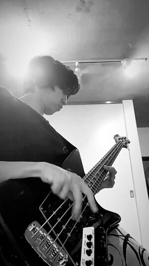 Renn Kiriyama Instagram - ・
久しぶりのベースマン
NG集は公式アプリにて
#儚くない
#弾いてみた
#洋楽また次回