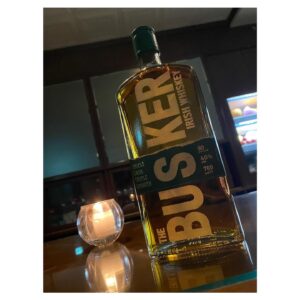 Renn Kiriyama Instagram - ・
洒落たバーでアイリッシュウイスキー
バスカーの緑！！！
　
入り口は軽やかで甘い果実感
自分はソーダで割りバスカーボールで
引っかかりがないから飲みやすい
　
次は部屋でベースとか弾きながら飲みたいところ

#PR
#thebusker
#バスカー
#buskit
@whiske_jp 
@thebusker_official