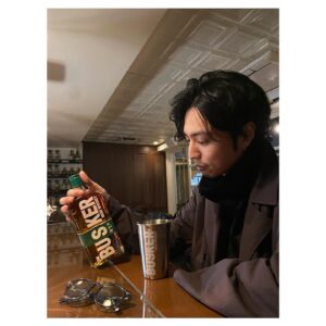 Renn Kiriyama Instagram - ・
洒落たバーでアイリッシュウイスキー
バスカーの緑！！！
　
入り口は軽やかで甘い果実感
自分はソーダで割りバスカーボールで
引っかかりがないから飲みやすい
　
次は部屋でベースとか弾きながら飲みたいところ

#PR
#thebusker
#バスカー
#buskit
@whiske_jp 
@thebusker_official