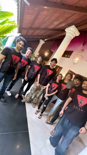 Renu Desai Instagram - First an awesome film and then yummy lunch….full babiesss day out🎉🎉🎉 kadapu nindindii creatively and literally😻( five Kalki T shirt members are missing from the picture😁)