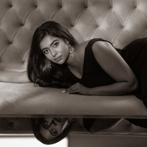 Renu Soundar Instagram - 🌸

photography @rejibhaskar_ 
stylist  @stylethaara 
mua. @makeupbymehasantosh