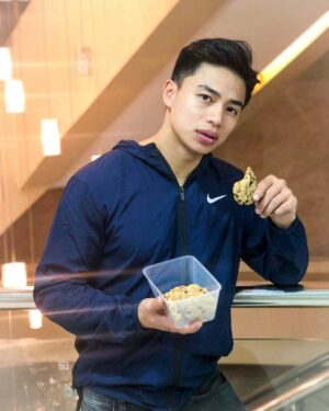 Renz Lagria Instagram - Yes I cheat.... perooow sa pagkain lang ❤