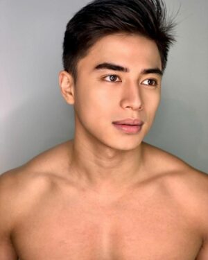 Renz Lagria Instagram - LIVE NA BA LATER!? @Renz Lagria-FB  PAGE

THANK YOU @bruskobrows for this look 😊