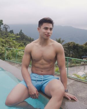 Renz Lagria Instagram - 1 of 365 First day of a new year, it was a tough 2020 lots of challenges came through but you would always feel that god will always be there for you. Thank you God for all your blessing to me and my family. For the strength you give me each day for all the people around me who make life more meaningful...

Happy New year everyone!