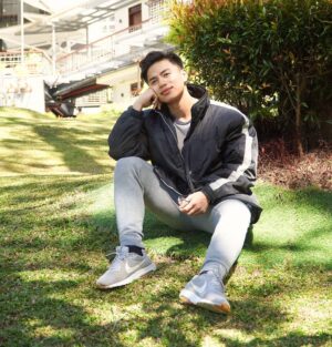 Renz Lagria Instagram - Keep your face alaays toward the sunshine and the shadow will fall behind you. 💛
-walt whiteman

New vlog upload later!