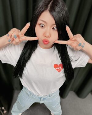 Reo Hazuki Instagram - 葉月グッズはもうゲットした？

Tシャツの胸元にはハートの形したWILD HEART♡
うしろは葉月のシルエットにお月様を🌕

タオルはシンプルに名前をでっかく！
後ろの席で掲げられとっても見つけやすいように！

みんなゲットしてね😄

 #STARDOM #スターダム #女子プロレス
 #STARS #FWC #STC #同級生ず
 #葉月 #HAZUKI #はづらー村