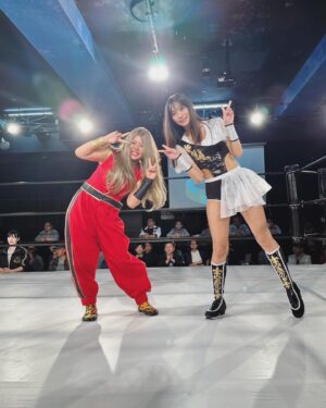 Reo Hazuki Instagram - 5/17公開の家出レスラーに、すこーしだけ関わらせていただきました✌️

エキストラで来た人ならわかるシーン🎬笑
頭にGoProつけての撮影楽しすぎた！

4時間待って、撮影は一発OKもらえたけん5分くらいで終わりました。笑

、、根岸さんと葉月って同じ人間か？って思うくらい脚の長さ違うっちゃけど😂

 #家出レスラー #映画 #撮影 
 #STARDOM #スターダム #女子プロレス
 #STARS #FWC #STC #同級生ず
 #HAZUKI #葉月 #はづらー村