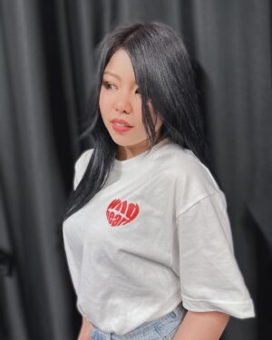 Reo Hazuki Instagram - 葉月グッズはもうゲットした？

Tシャツの胸元にはハートの形したWILD HEART♡
うしろは葉月のシルエットにお月様を🌕

タオルはシンプルに名前をでっかく！
後ろの席で掲げられとっても見つけやすいように！

みんなゲットしてね😄

 #STARDOM #スターダム #女子プロレス
 #STARS #FWC #STC #同級生ず
 #葉月 #HAZUKI #はづらー村
