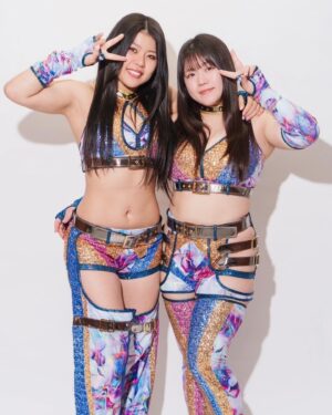 Reo Hazuki Instagram - キラキラタッグコス🤩✨

 #STARDOM #スターダム #女子プロレス
 #STARS #FWC #STC #同級生ず 
 #コグマ #葉月 #HAZUKI #はづらー村
 #コスチューム #タッグ #ベルト