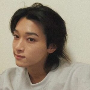 Reo Matsumoto Instagram - ・
伸ばして気づいたんやけど…

くせ毛かも。