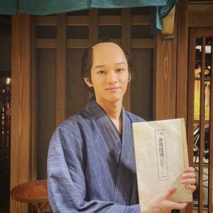 Reo Matsumoto Instagram - ・
BS時代劇「あきない世傳 金と銀」

五鈴屋の三男・智蔵 役で出演させていただきます!

僕にとって初の時代劇✨

原作が忠実に再現された本当に面白い作品なので、

絶対に観てくださーい!!!

第1話放送日はBSP4K/BSにて

12/8(金)夜7:30~です！

 #nhk 
 #金と銀
