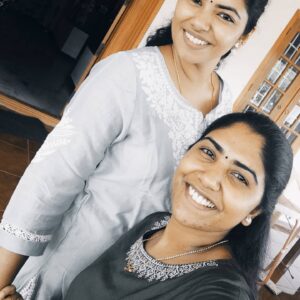 Reshmi Karthigeyan Instagram - Happy year ahead . . Let's make it safe by taking care of ourselves. . Stay safe and wish you all a great year ahead😍
tamilnewyear#vishuashamsagal#newyearnewvibes#sisterlove#momanddaughter#