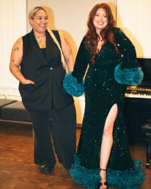 Rett Madison Instagram - prom or backstage at @carnegiehall ? 💗💐
thank you @oliver_vaughn for making me a dress that made all of my Dolly Parton meets “The Little Mermaid” dreams come true, @thepaulaperalta for flying across the country with hair extensions & bringing her vibrant energy, @ericvosburg for making my eyelids shimmer from a mile away, @neildmason for running around day of show so it could be absolutely seamless for me, & @wes__oconnor for being the most supportive, loving partner and capturing all of these little moments through their lens. 📸💗

hair by @thepaulaperalta 
hair assist @cassandraplatinum 
makeup @ericvosburg 
dress / styling @oliver_vaughn 
photos by @wes__oconnor