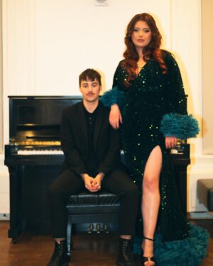 Rett Madison Instagram - prom or backstage at @carnegiehall ? 💗💐
thank you @oliver_vaughn for making me a dress that made all of my Dolly Parton meets “The Little Mermaid” dreams come true, @thepaulaperalta for flying across the country with hair extensions & bringing her vibrant energy, @ericvosburg for making my eyelids shimmer from a mile away, @neildmason for running around day of show so it could be absolutely seamless for me, & @wes__oconnor for being the most supportive, loving partner and capturing all of these little moments through their lens. 📸💗

hair by @thepaulaperalta 
hair assist @cassandraplatinum 
makeup @ericvosburg 
dress / styling @oliver_vaughn 
photos by @wes__oconnor