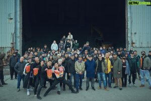 Rexen Cheng Jen-Shuo Instagram - 一場辛苦、用心的戰役，非常有意義。

我要對最辛苦的工作人員們
獻上十二萬分的謝意!!
還有所有參與影集的人員們，謝謝。

謝謝大家所付出的一切心力
無論是那一方面的
沒有你們，拍攝沒辦法順利完成
謝謝大家無私的奉獻

辛苦了，真的辛苦了～

感恩大家一路陪伴和努力付出，角頭系列作品有今天的成績，是你們功勞，是我們共同努力創造的，角頭作品是我們大家的。

更感謝我們的大家長給予我們這麼好的舞台 @redchang5132 

@gatao_movie 敬請期待🤜🤛