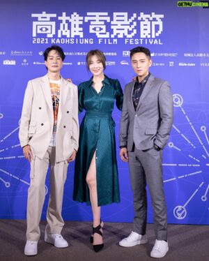 Rexen Cheng Jen-Shuo Instagram - @khfilmfestival 閉幕片
很開心、很感激🙏

大家想看嗎？2021 12月敬請期待😎
#我是自願讓他殺了我 

Clothes : @charliebubblecat 
Make up : @2_kyun_hee