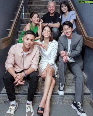Rexen Cheng Jen-Shuo Instagram - CJ影集《味盡緣》

好啦！這就是我沒睡飽的樣子🤣
看到其他人的狀態都這麽👍
第一天到的我真是抱歉，我已把螺絲拴緊了，不用等！隨時get ready！

#cj娛樂 #味盡緣 #新加坡 @hungrysouls_series
