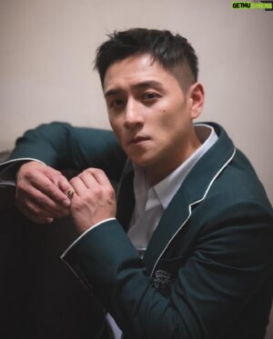 Rexen Cheng Jen-Shuo Instagram - 謝謝台北電影節的肯定
開幕片《乒乓男孩》大成功
用感動的作品跟大家見面
就快了🫶🏻 @doubles.match @taipeiff 

make up & hair @2_kyun_hee 
brand @gucci #gucci 
stylist @blancyuan_ @yvette_fungi @_casa_blanc