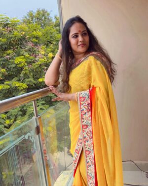 Reyaa Hari Instagram - Happyyyy #sarasvathipoojai 💛💛
