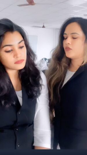 Reyaa Hari Instagram - 😂 pannitom eppadiyo 😅 #collegelife #friends #buddy #law #lawstudent #friendsforever❤️ #friendshipgoals #college #nayanthara #samantha #vijaysethupathi #kaathuvaakularendukaadhal #classmates #funnyreels #justforfun
