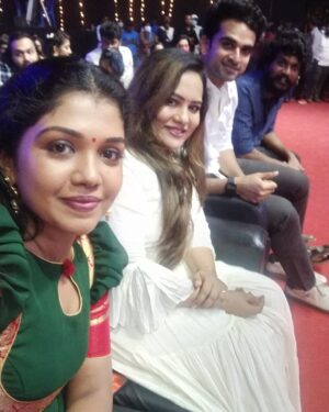Reyaa Hari Instagram - #silanerangalilsilamanidhargal #colourstv #lastnight #pongalspecial 

@ashokselvan 
@riythvika_official 
@manikabali87 
@vishalvenkat1891