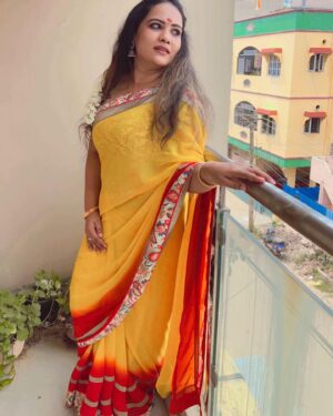 Reyaa Hari Instagram - Happyyyy #sarasvathipoojai 💛💛