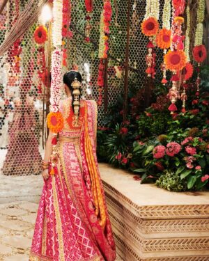 Rhea Kapoor Instagram - Beautiful Radhika at her mausalu in @manishmalhotra05 wearing the jewels her mom wore at her mausalu. 🌷
Amazing work by my @shereenlovebug and @sanyakapoor