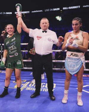 Rhiannon Dixon Instagram - And the new 👑

What a story, from frontline Covid pharmacist to boxing World Champion. Into the big league for @rhiannondixon_ 

#TeamEverlast