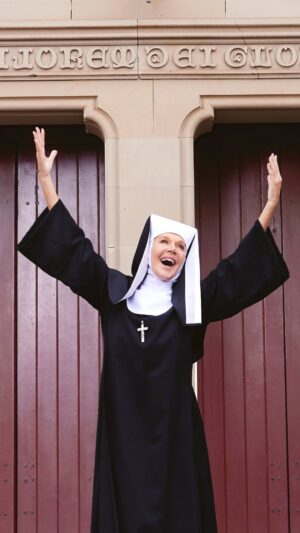 Rhonda Burchmore Instagram - I’m absolutely thrilled to be joining the convent as Sister Mary Lazarus alongside the fabulous @caseydonovan88 and Genevieve Lemon! ✨🙏 #SisterActMusicalAU blesses Sydney’s @capitoltheatresydney from August and Melbourne’s @regent_theatre from November 2024 ❤️
