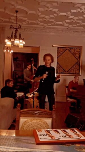 Rhonda Burchmore Instagram - Nothing like a slow jazzy tap dance in your lounge room with my extraordinarily talented friend and musical director @jackjackearle and band ahead of the Adelaide premiere of “Tall Tales” tomorrow night in Adelaide for @adelaidecabaret Dunstan playhouse 
Thankyou @christopher_horsey for my jazzy steps💕
Ps hope I haven’t scratched our wooden floor ..I couldn’t resist 👯
Sound on ! 🔉