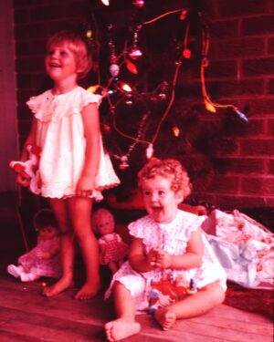 Rhonda Burchmore Instagram - It’s Christmas Eve - and I’m missing loved ones 💕💕💕 - here I am Christmas morning many many moons ago with my beautiful sister Michelle - 💕💕🙏 
Merry Christmas to all those passed and present 💕🎄