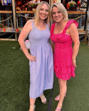 Rhonda Vincent Instagram - It’s Ladies Night here in Nashville!! Dinner with friends and now we’re excited to listen to traditional #CountryMusic